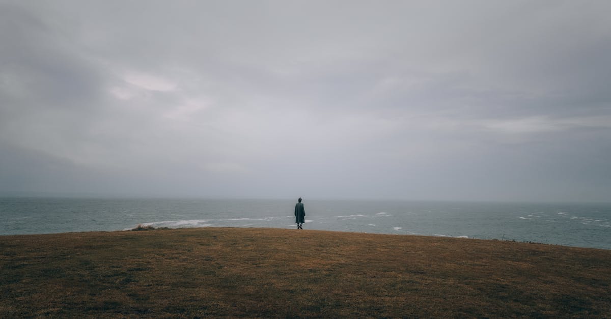 découvrez les joies et les défis du voyage en solitaire. explorez des destinations captivantes, partagez des conseils pratiques et inspirez-vous pour vivre des aventures inoubliables en solo.