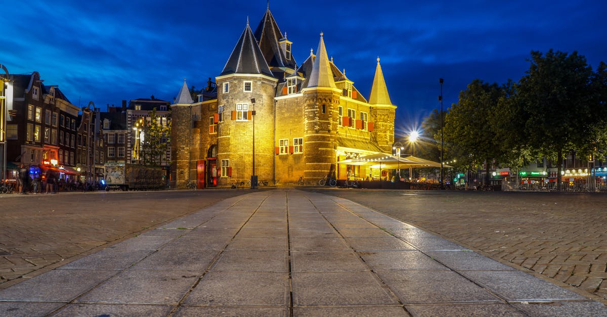 découvrez amsterdam, la capitale des pays-bas, célèbre pour ses canaux pittoresques, ses musées fascinants comme le rijksmuseum et la maison d'anne frank, ainsi que sa culture vibrante. explorez les charmants quartiers, dégustez des spécialités locales et laissez-vous séduire par l'ambiance unique de cette ville captivante.
