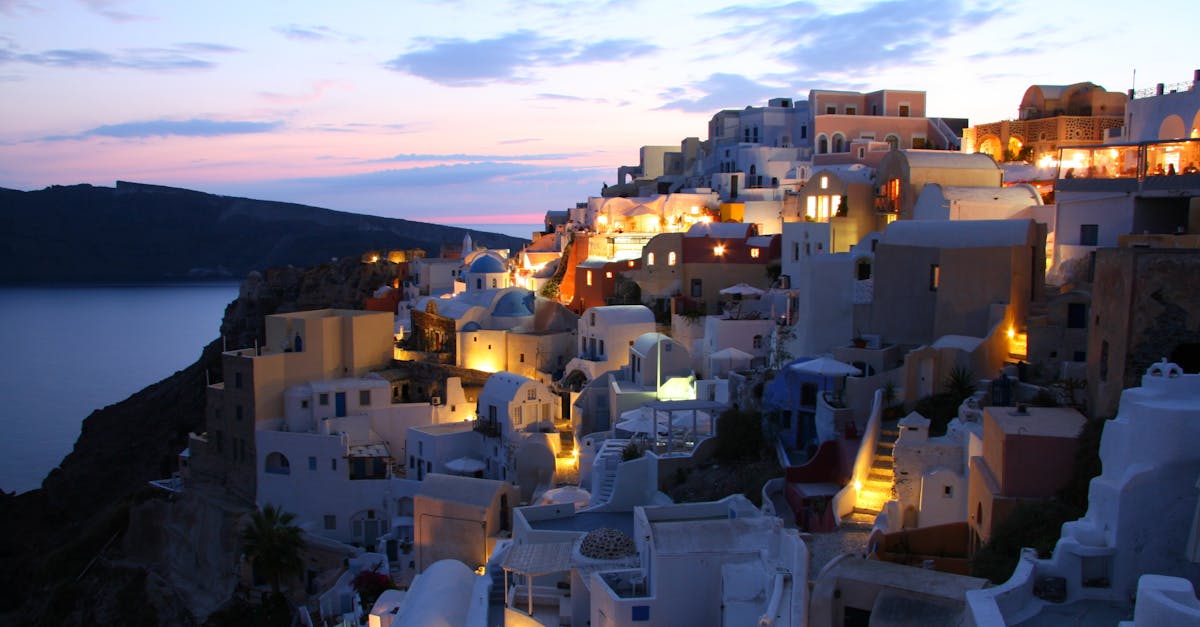 découvrez la grèce, un pays riche en histoire, en culture et en paysages à couper le souffle. explorez ses îles ensoleillées, ses temples antiques et savourez une cuisine méditerranéenne délicieuse. laissez-vous envoûter par la beauté de la nature et l'accueil chaleureux de ses habitants.