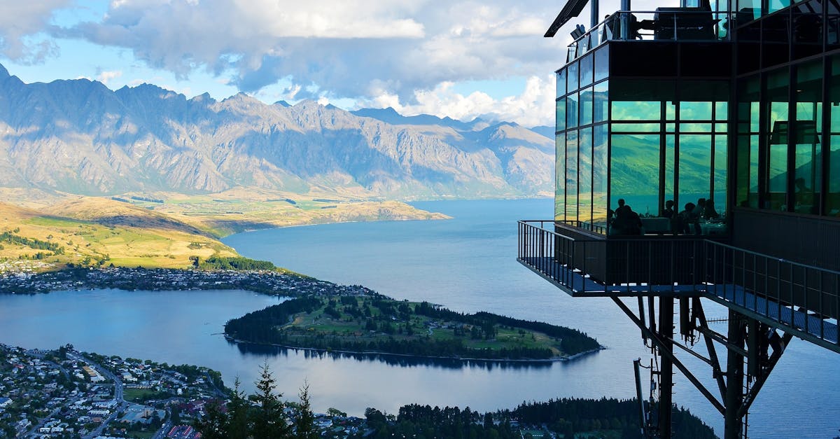 découvrez la nouvelle-zélande, un pays aux paysages à couper le souffle, entre montagnes majestueuses, plages idylliques et forêts luxuriantes. explorez sa riche culture maorie, ses aventures en plein air et sa gastronomie locale. partez à l'aventure dans cette destination unique et inoubliable.